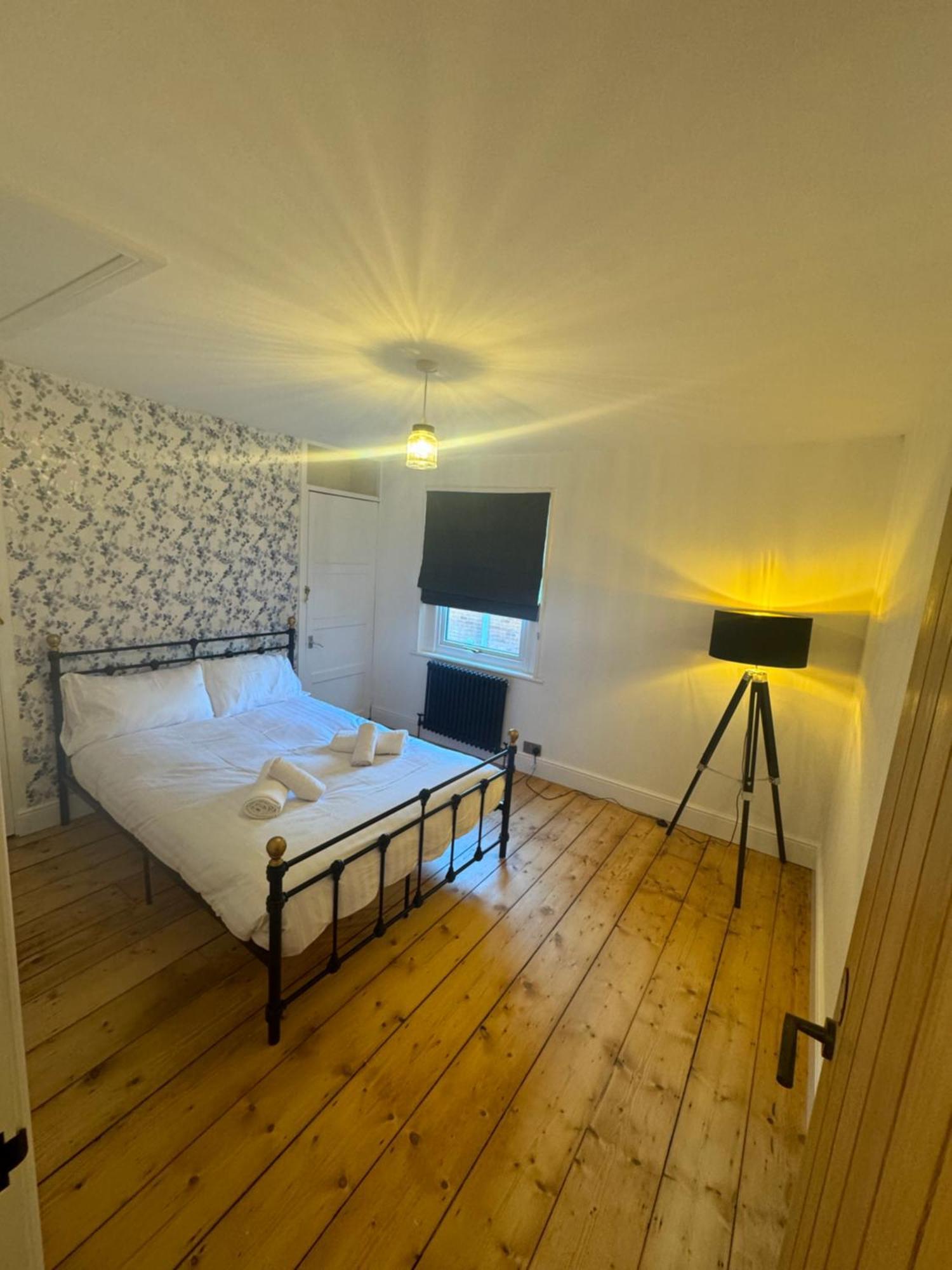 Mill Hill Guest House Каус Экстерьер фото