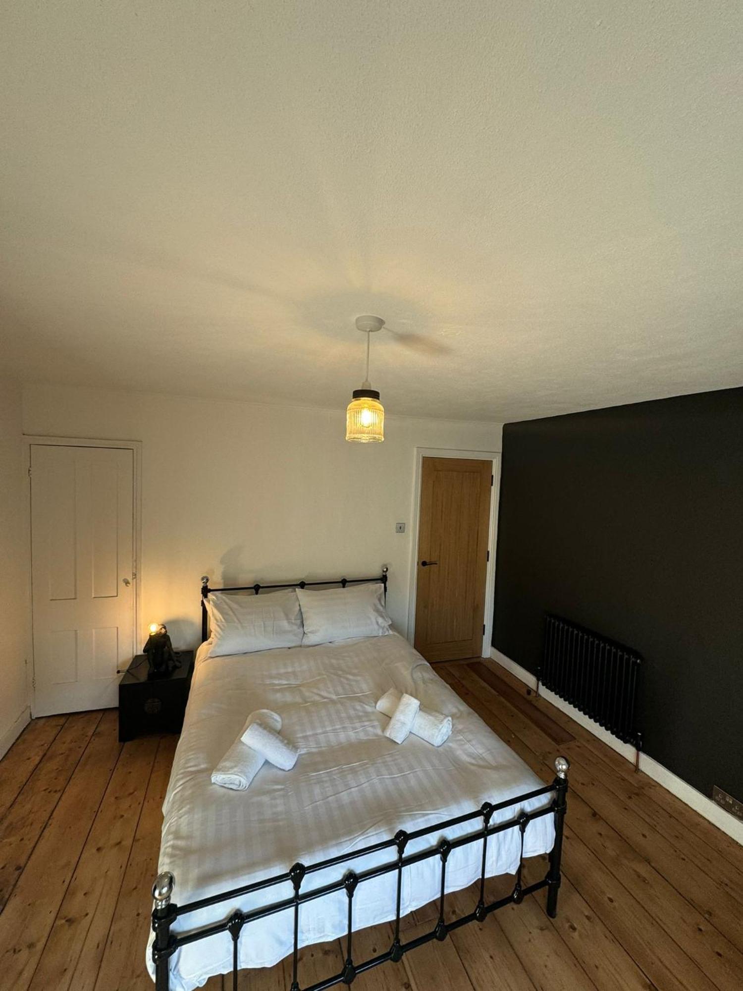 Mill Hill Guest House Каус Экстерьер фото